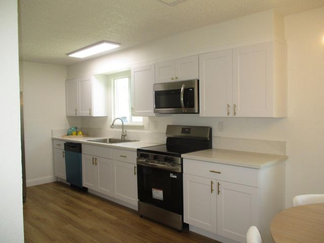 2125 Harris Ave, Sacramento, CA 95838