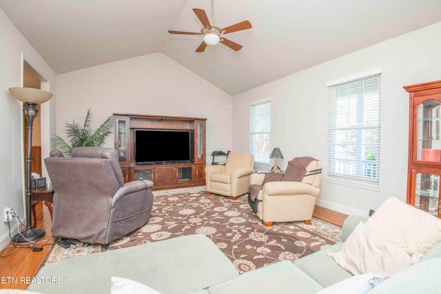 102 Tanasee Court, Maryville, TN 37801