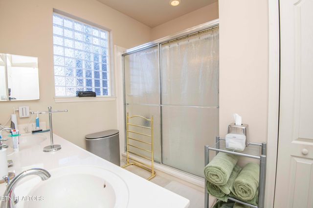 102 Tanasee Court, Maryville, TN 37801