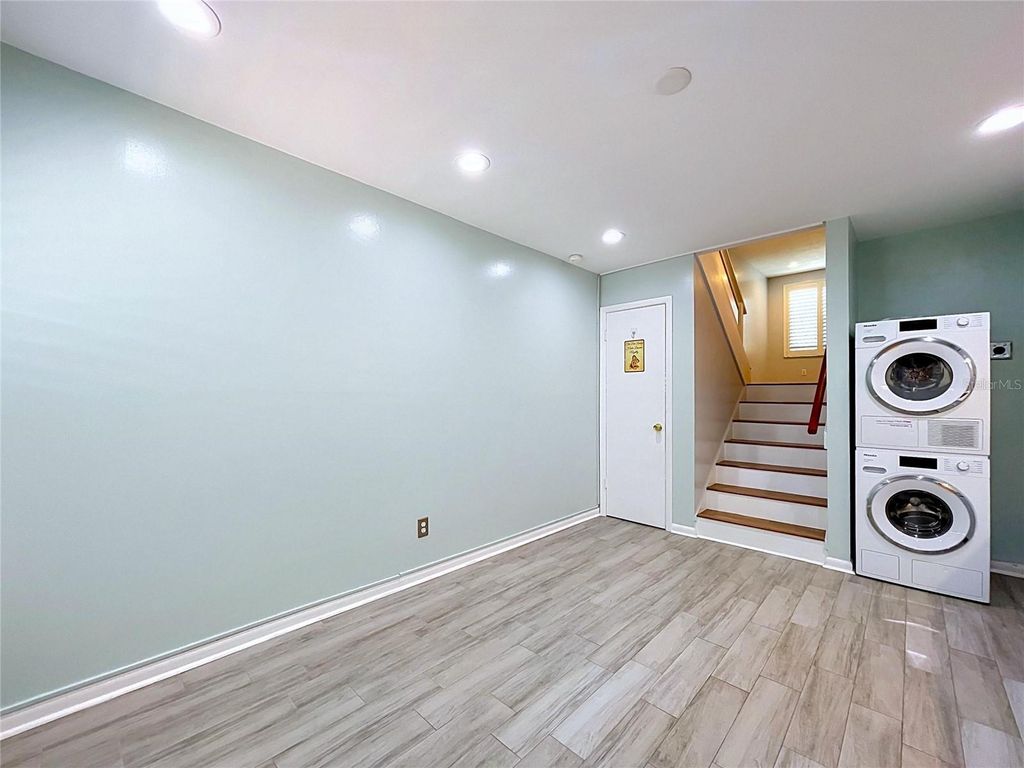 Image 11 of property listing at 4517 W LA VILLA LANE, Tampa, FL 33611