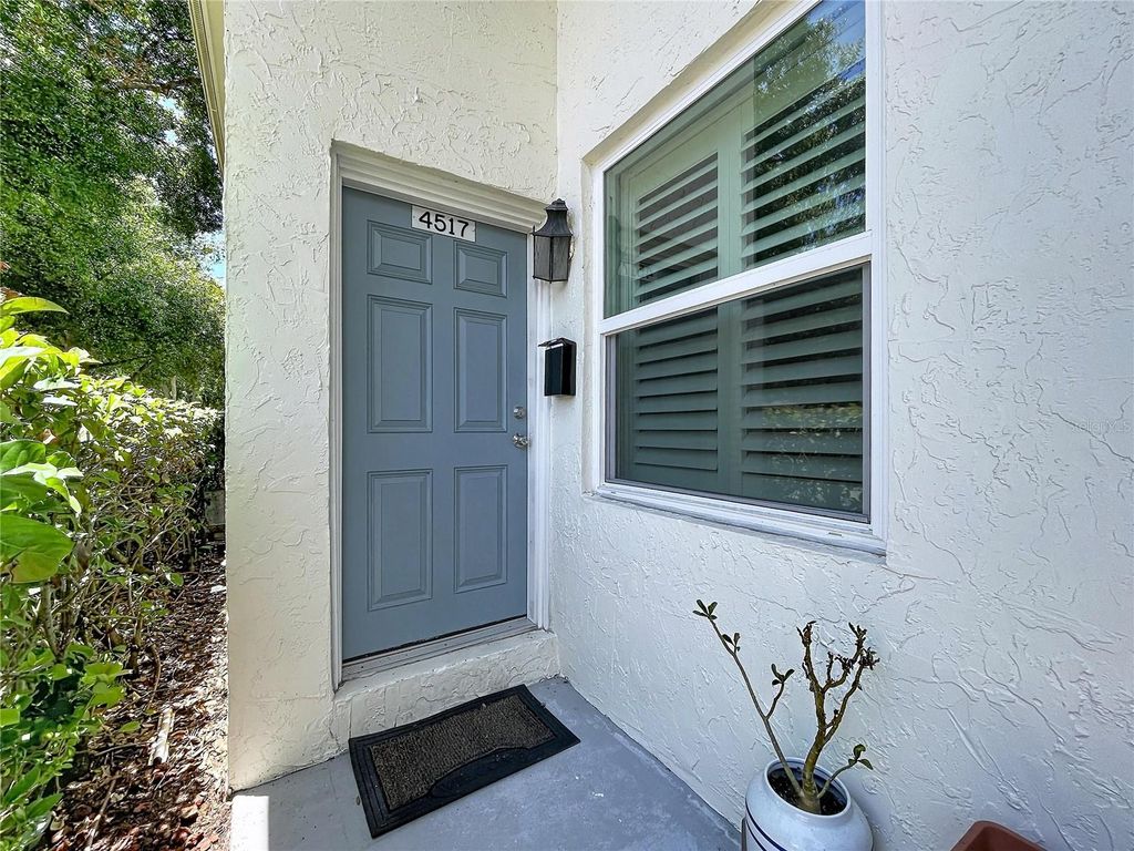 Image 3 of property listing at 4517 W LA VILLA LANE, Tampa, FL 33611