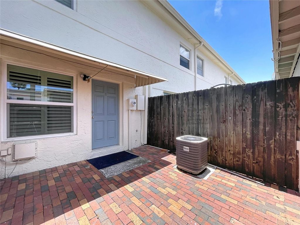 Image 40 of property listing at 4517 W LA VILLA LANE, Tampa, FL 33611