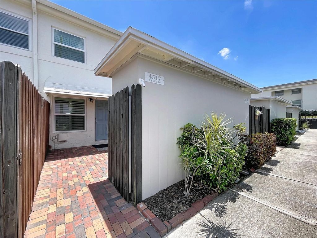 Image 41 of property listing at 4517 W LA VILLA LANE, Tampa, FL 33611