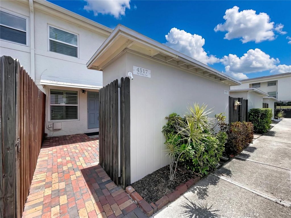 Image 45 of property listing at 4517 W LA VILLA LANE, Tampa, FL 33611