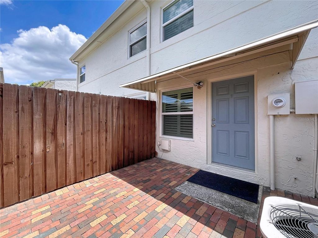 Image 46 of property listing at 4517 W LA VILLA LANE, Tampa, FL 33611