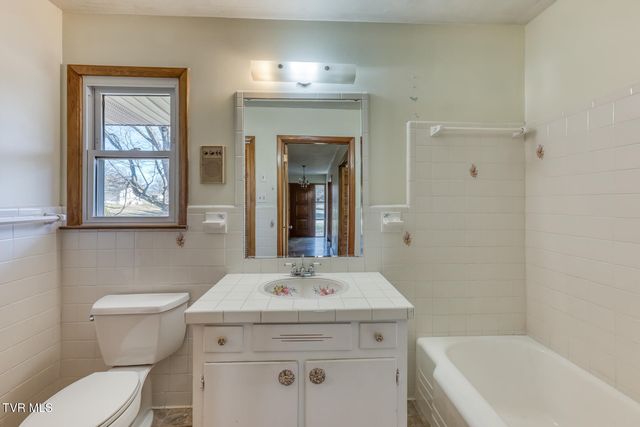 517 Colonial Heights Road, Kingsport, TN 37663