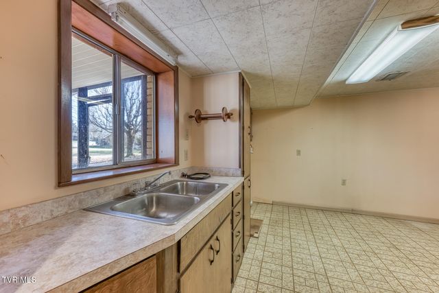 517 Colonial Heights Road, Kingsport, TN 37663