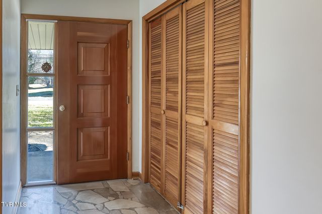 517 Colonial Heights Road, Kingsport, TN 37663