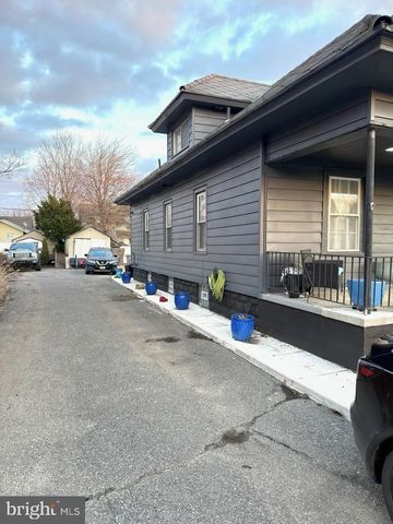 561 BILLINGS AVE, Paulsboro, NJ 08066