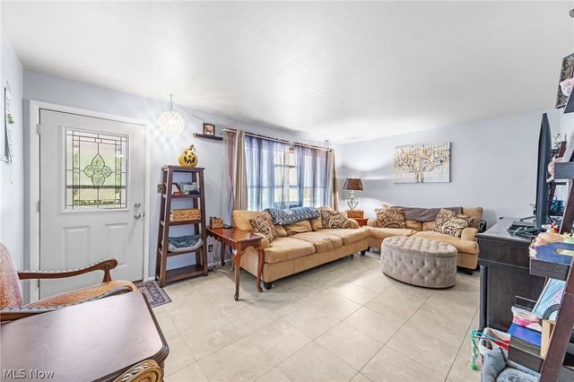 13099 Dorothy Drive, Chesterland, OH 44026