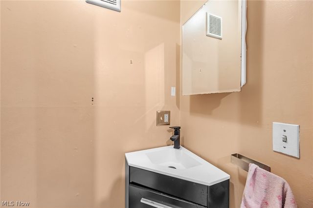 13099 Dorothy Drive, Chesterland, OH 44026