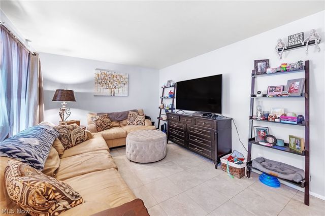 13099 Dorothy Drive, Chesterland, OH 44026