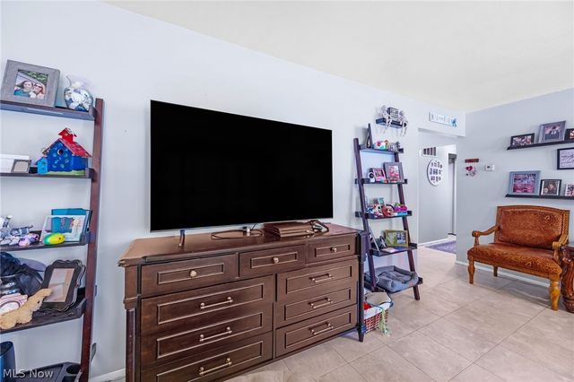 13099 Dorothy Drive, Chesterland, OH 44026