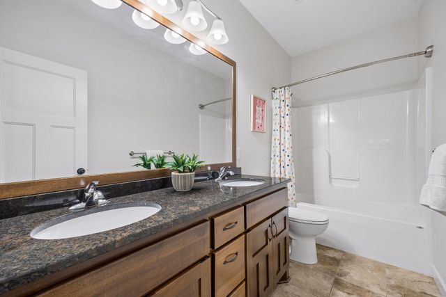 19648 Yellowpine Street NW, Oak Grove, MN 55011