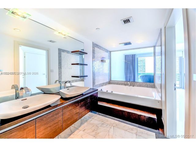 200 Biscayne Boulevard Way 3404, Miami, FL 33131