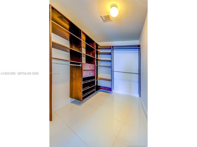 200 Biscayne Boulevard Way 3404, Miami, FL 33131