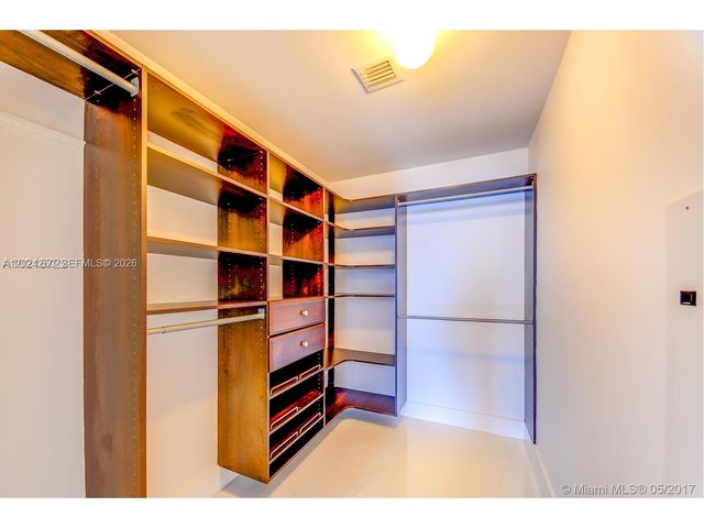 200 Biscayne Boulevard Way 3404, Miami, FL 33131