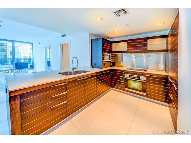 200 Biscayne Boulevard Way 3404, Miami, FL 33131