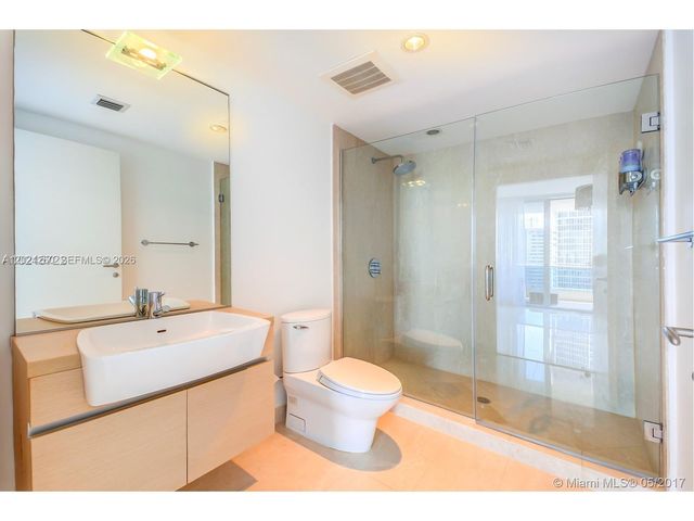 200 Biscayne Boulevard Way 3404, Miami, FL 33131