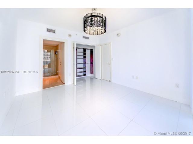 200 Biscayne Boulevard Way 3404, Miami, FL 33131