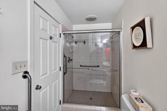 210 N EVERGREEN ST, Arlington, VA 22203