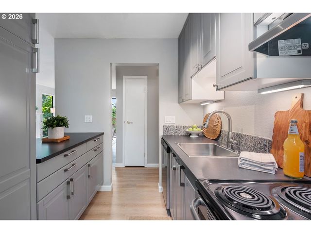 7542 Sw BARNES Rd C, Portland, OR 97225