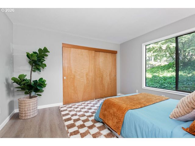 7542 Sw BARNES Rd C, Portland, OR 97225