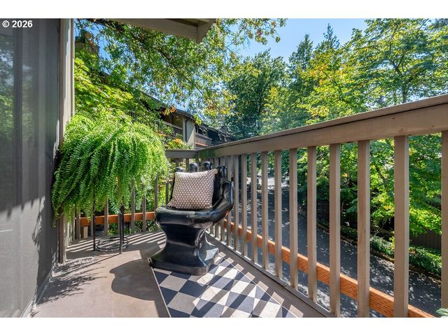 7542 Sw BARNES Rd C, Portland, OR 97225