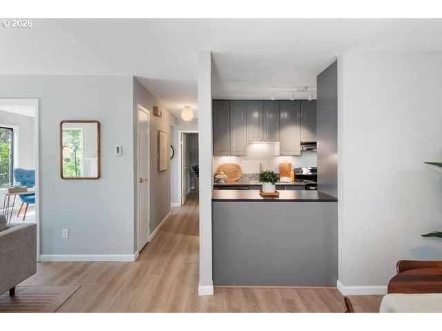 7542 Sw BARNES Rd C, Portland, OR 97225