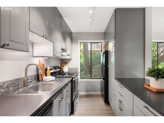 7542 Sw BARNES Rd C, Portland, OR 97225