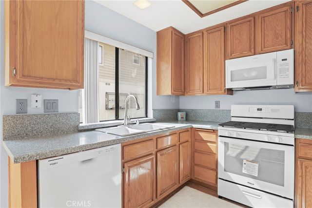 2615 Plaza Del Amo 606, Torrance, CA 90503