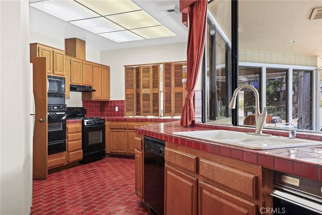 2615 Plaza Del Amo 606, Torrance, CA 90503