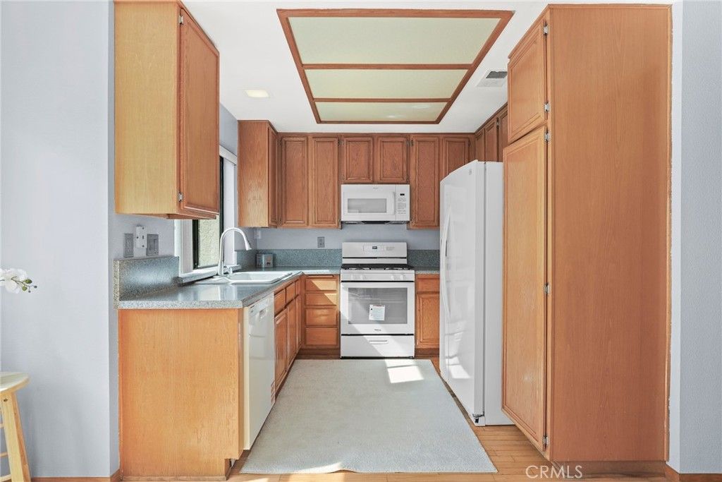 Image 16 of property listing at 2615 Plaza Del Amo 606, Torrance, CA 90503