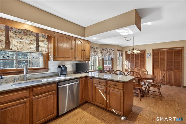 166 Thoreau Drive, Shelton, CT 06484