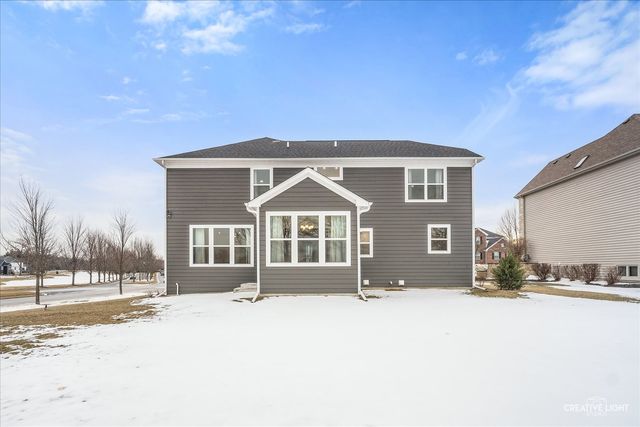 3667 Peregrine Way, Elgin, IL 60124