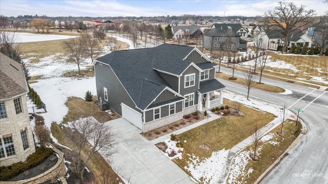 3667 Peregrine Way, Elgin, IL 60124