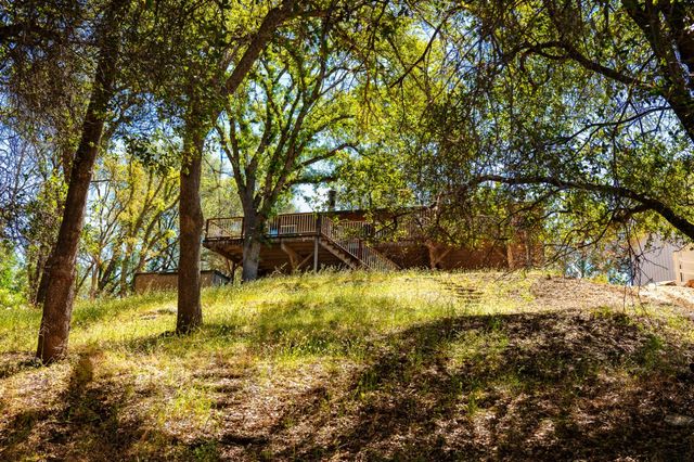 23290 E Shadow Dr, Auburn, CA 95602
