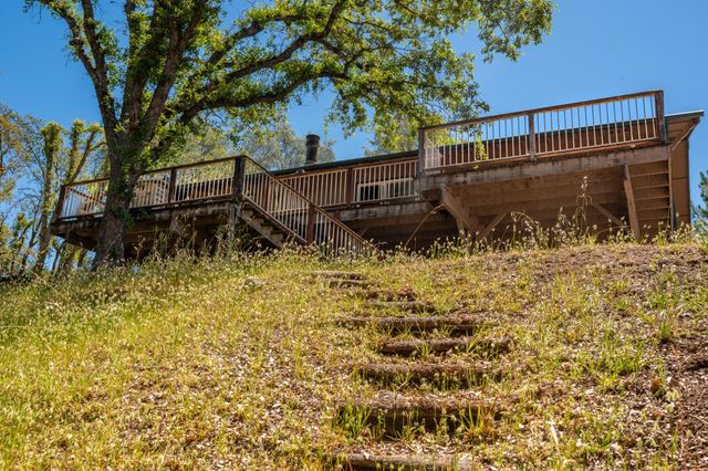 23290 E Shadow Dr, Auburn, CA 95602