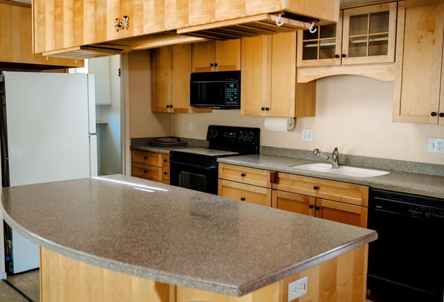 23290 E Shadow Dr, Auburn, CA 95602