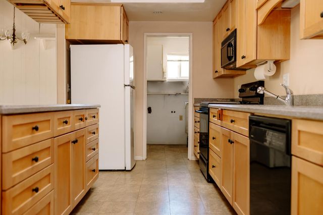 23290 E Shadow Dr, Auburn, CA 95602
