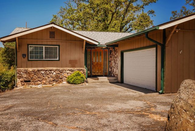 23290 E Shadow Dr, Auburn, CA 95602