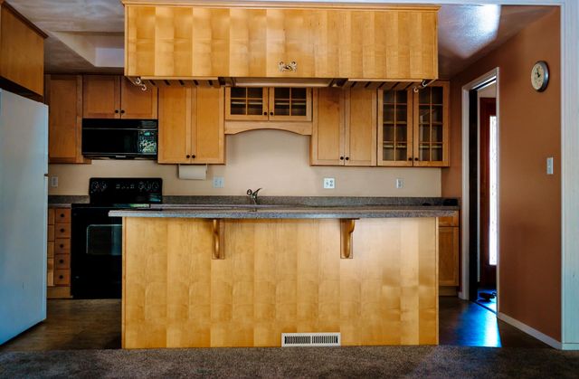 23290 E Shadow Dr, Auburn, CA 95602
