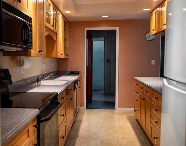23290 E Shadow Dr, Auburn, CA 95602
