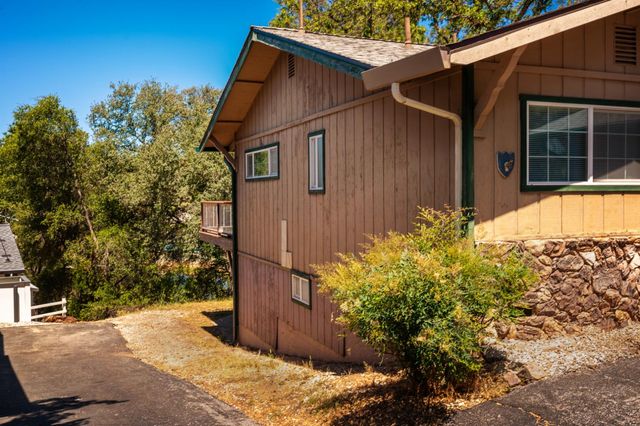 23290 E Shadow Dr, Auburn, CA 95602