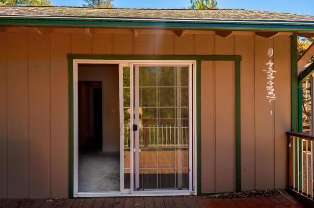 23290 E Shadow Dr, Auburn, CA 95602