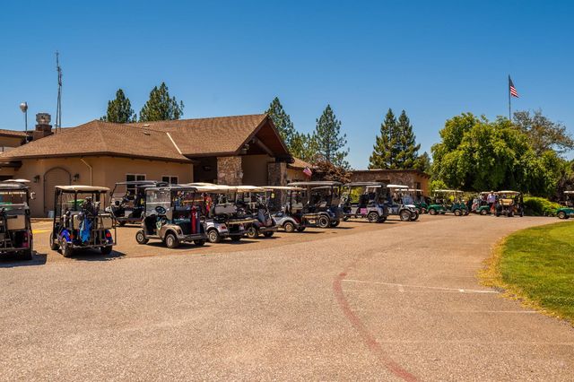 23290 E Shadow Dr, Auburn, CA 95602
