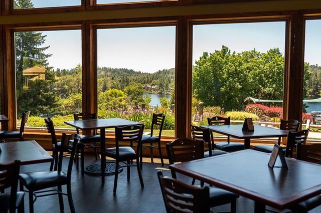 23290 E Shadow Dr, Auburn, CA 95602