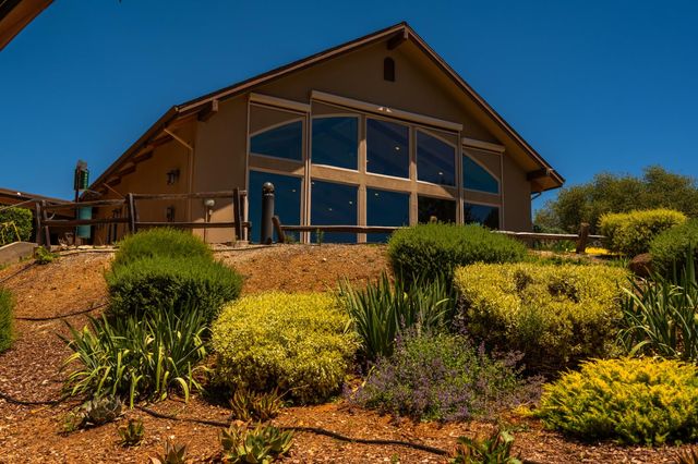 23290 E Shadow Dr, Auburn, CA 95602