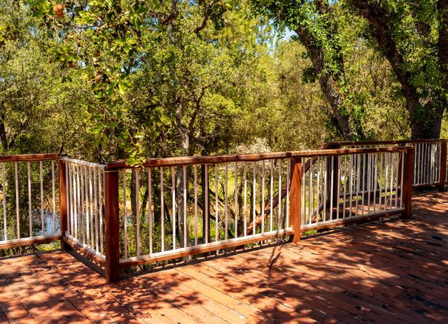 23290 E Shadow Dr, Auburn, CA 95602