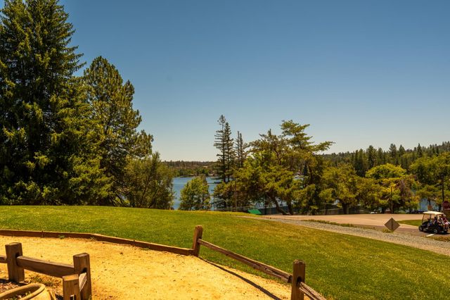 23290 E Shadow Dr, Auburn, CA 95602